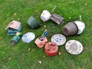 lot 21 image: Vintage Red Gas Can, (2) Bird Feede...