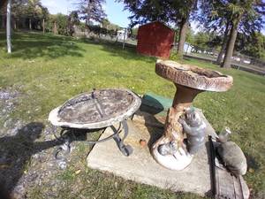 lot 37 image: Outdoor Bear Decor Bird Bath Has B...