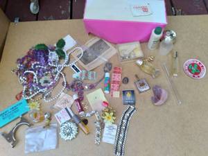 lot 48 image: Box Of Costume Jewelry, Vintage Avo...