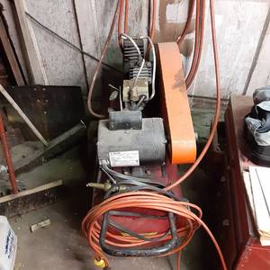 lot 14 image: Portable Sanborn Magna Force 2hp, 6...