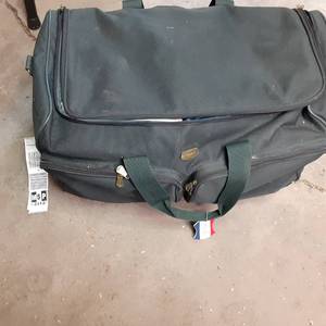lot 147 image: Huge 26 multi-pocket Travel Duffle...