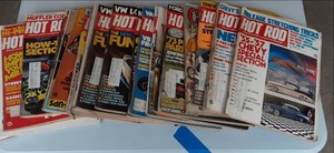 lot 128 image: Stack of 1970s Hot Rod Magazines, ...