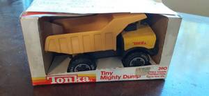 lot 113 image: 1983 Tonka Mighty Dump 390 in Packa...