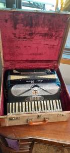 lot 116 image: Vintage Lux Fisa Fiamnetta Accordio...