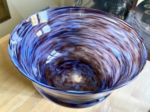 Beautiful Art Glass Bowl by Peter Zelle