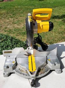 DeWalt 12 Compound Miter Saw