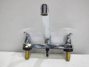 lot 770 image: Glacier Bay Constructor 2-Handle Standard Kitchen Faucet with Side Sprayer in Chrome