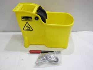 lot 819 image: Rubbermaid Commercial Products 31 Qt. Tandem Mop Bucket
