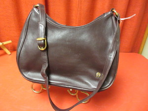 lot 408 image: ETIENNE AIGNER BROWN LEATHER SHOULDER BAG