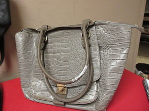 lot 421 image: STYLISH HANDBAGS