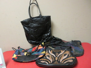 lot 422 image: PATCHWORK STYLE HANDBAGS