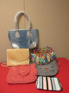 lot 425 image: FABRIC AND NATURAL MATERIAL HANDBAGS