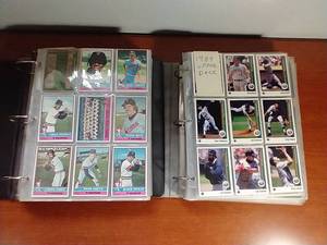2 Albums FULL of Minnesota Twins Team Sets