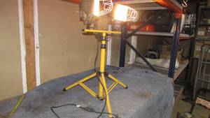 lot 16 image: Shop Light on Stand