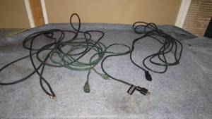 lot 17 image: Lot of Extension Cords