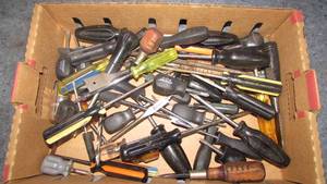 lot 28 image: Lot of Misc Screw Drivers