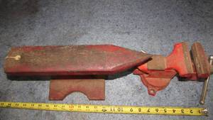 lot 31 image: Bench Vise and Anvil