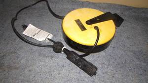lot 45 image: Shop Light, Retractable Extension Cord and Retractable Light