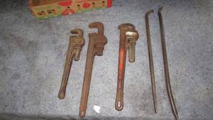 lot 55 image: Lot of (3) Pipe Wrenches and (2) Pry Bars