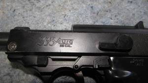 lot 110 image: Crosman CO2 BB Gun Pistol With (7) CO2 Cartridges