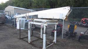 lot 51 image: 12 Volt Basket Lift