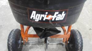 lot 120 image: Agri-Fab Pull Type Spreader