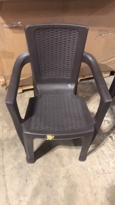 lot 6 image: MQ 4-piece plastic resin out door dining chairs