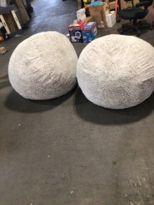 lot 62 image: Pouf bean bag