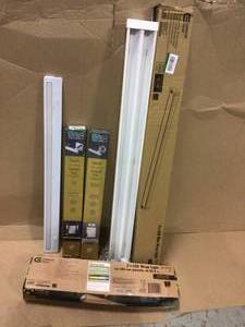 Small Lot of Bathroom Towel Bars and Misc Customer Returns See Pictures