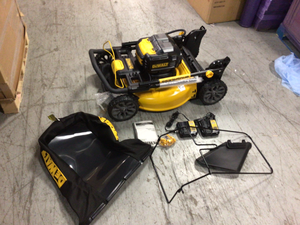 21.5 in. 20-Volt MAX Lithium-Ion Cordless Battery Walk Behind Push Mower by DEWALT Customer Returns See Pictures
