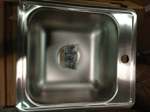 Dayton 22 Gauge Stainless Steel 17 in. 1-Hole Drop-in Bar Sink by Elkay Customer Returns See Pictures