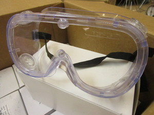 lot 228 image: MEDLINE INDIRECT VENT SPLASH GOGGLES W CLEAR ANTI-SCRATCH LENS - NEW, BULK SUPPLY