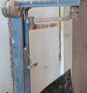 lot 8 image: Wood Platform Scale with Extra Weights