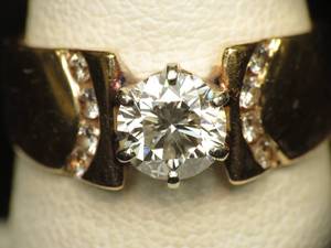 lot 1 image: 14 Karat Yellow Gold Ladies Diamond Ring - 1 Carat Center Stone