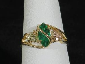 lot 19 image: 10 Karat Black Hills Gold Ladies Emerald Ring