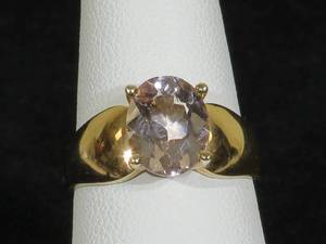 lot 26 image: 14 Karat Yellow Gold Ladies Pink Gemstone Ring