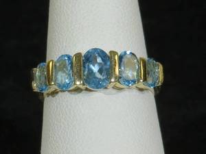 lot 29 image: 14 Karat Yellow Gold Ladies Blue Topaz Ring