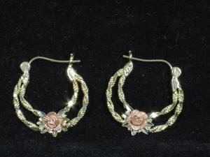 lot 37 image: 14 Karat Two Tone Gold Hoop Earrings