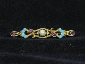 lot 41 image: Antique Gold Tone Pin