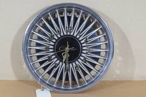 lot 9 image: Vintage Chrysler Hub Cap Clock