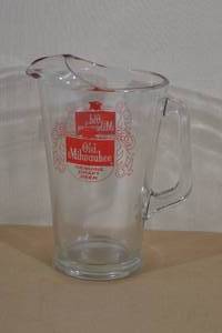 lot 32 image: Vintage Old Milwaukee Draft Beer Glass Pitcher