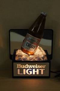 lot 23 image: Vintage Budweiser Light Lit Sign