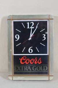 lot 25 image: Vintage Coors Extra Gold Wall Clock