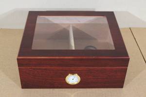 lot 46 image: Wood Cigar Humidor