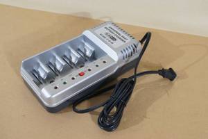 lot 67 image: Universal Fast Battery Charger