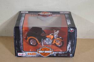 lot 76 image: Maisto Harley Davidson Custom 118 Scale Die Cast - 1947 Servi-Car