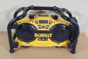 lot 109 image: DeWalt DC011 Worksite RadioBattery Charger - with 18V Battery