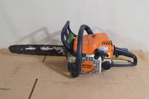 lot 101 image: Stihl MS 180C Gas Chain Saw - 14 Bar