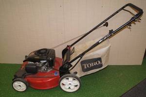 lot 105 image: Toro Push Lawn Mower with Bagger - 22