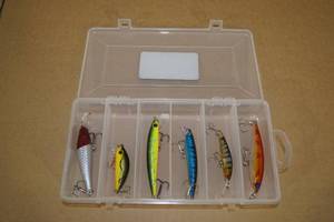 lot 130 image: 6 Unused Crank Bait Fishing Lures in Tray